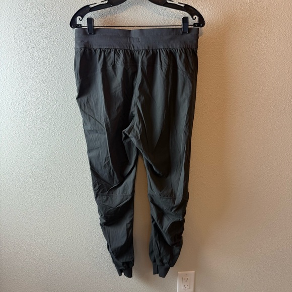 Lululemon Beyond the Studio Jogger Pant Grey Sage Lightweight Women Size 10 - Picture 13 of 16